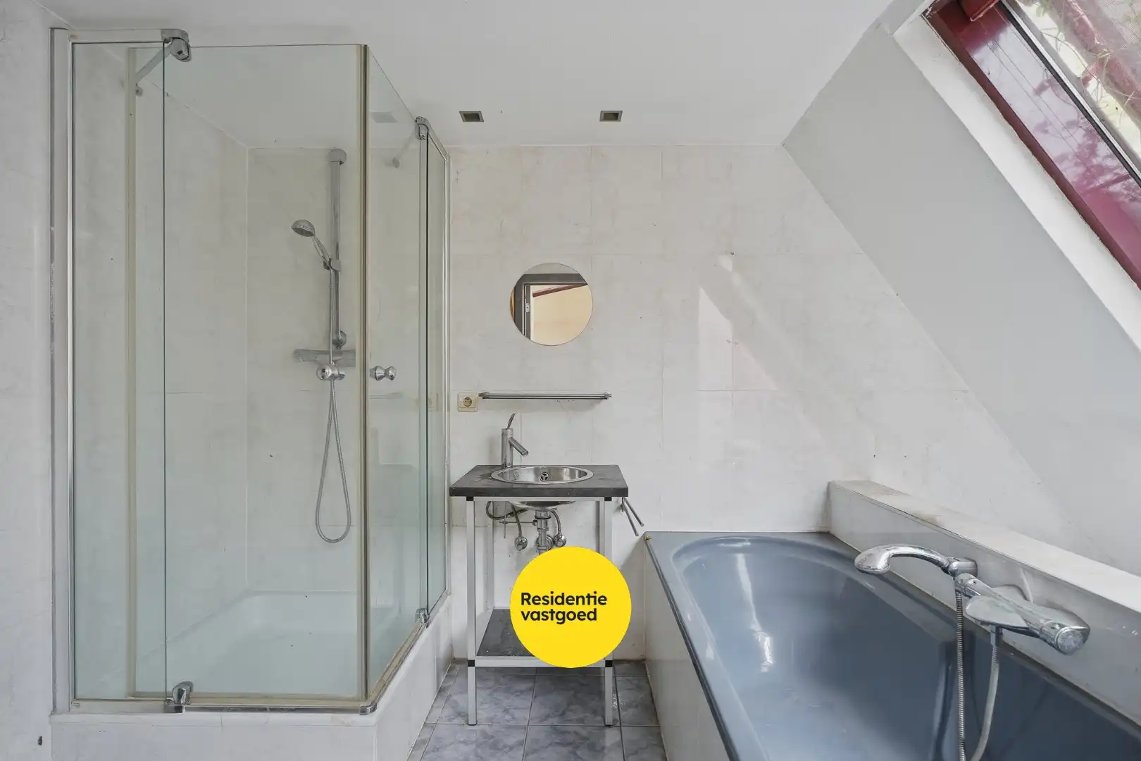 Lichtrijke woning met renovatiepotentieel te Assebroek foto 9