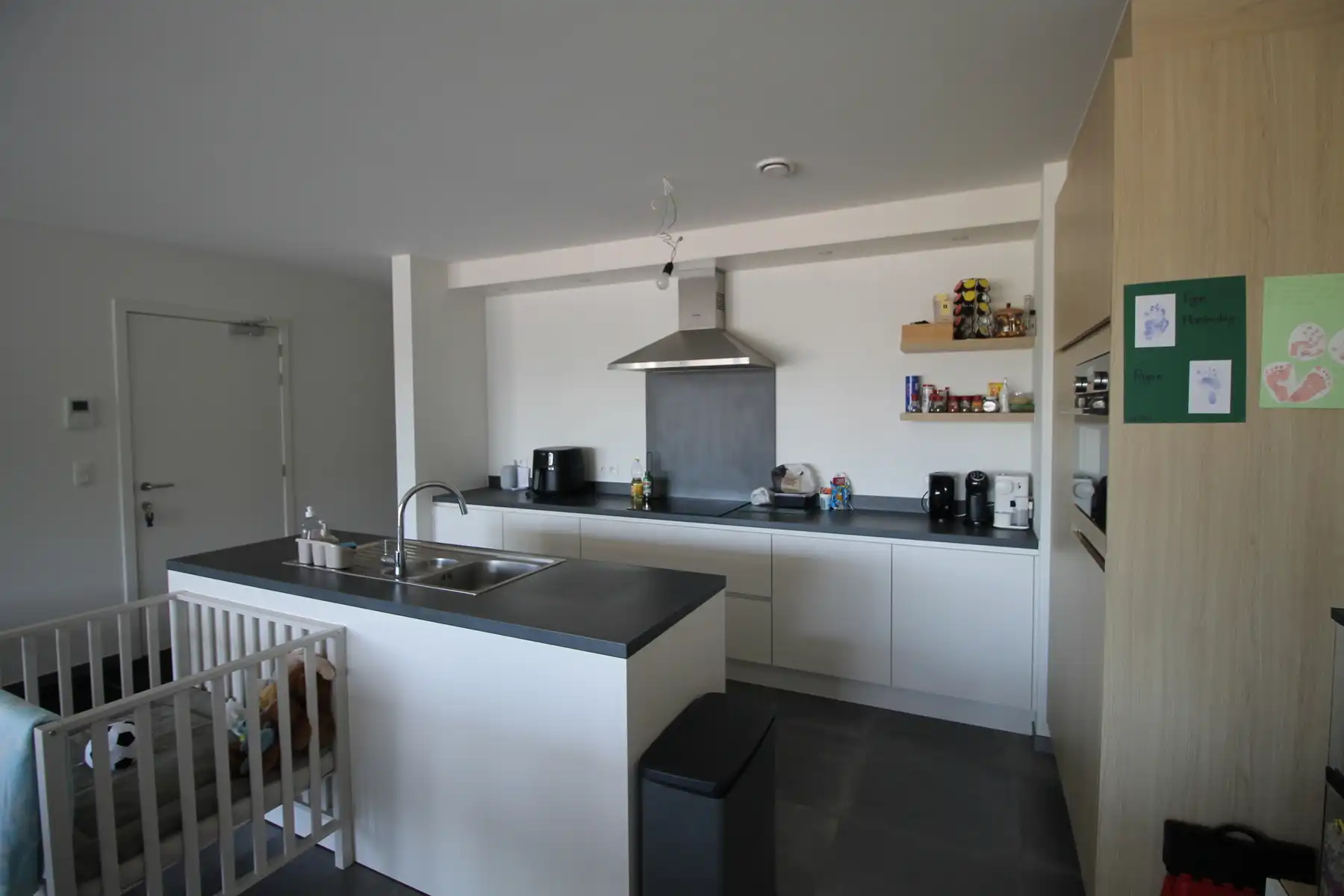 Ruim appartement van 122 m² met 2 slaapkamers, 2 terrassen, autostaanplaats en kelderberging. foto 7