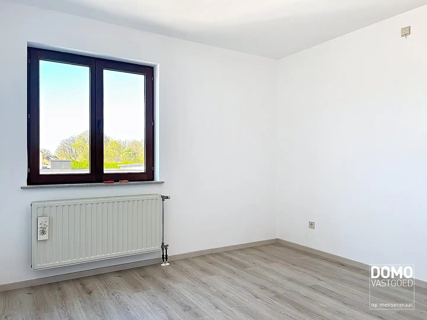 LICHTRIJK APPARTEMENT MET 2 SLAAPKAMERS EN GARAGEBOX foto 6