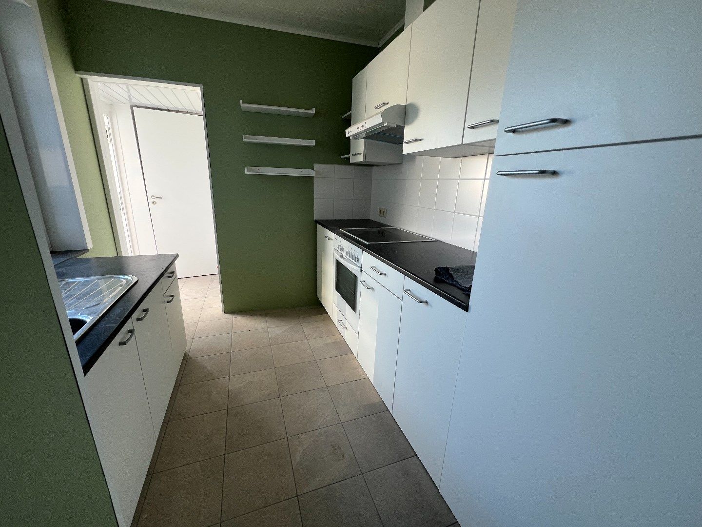 Volledig gerenoveerde woning met 2 slpks en 90 m² tuin op toplocatie in Tienen. foto 6