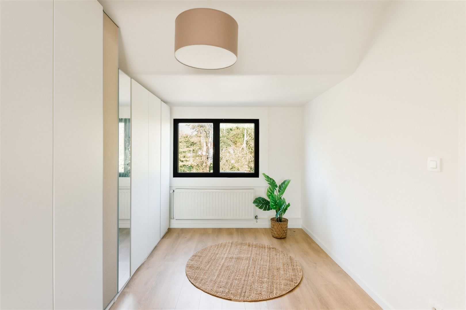 Stijlvol gerenoveerde woning in alle rust met plaats voor elk plan foto 16