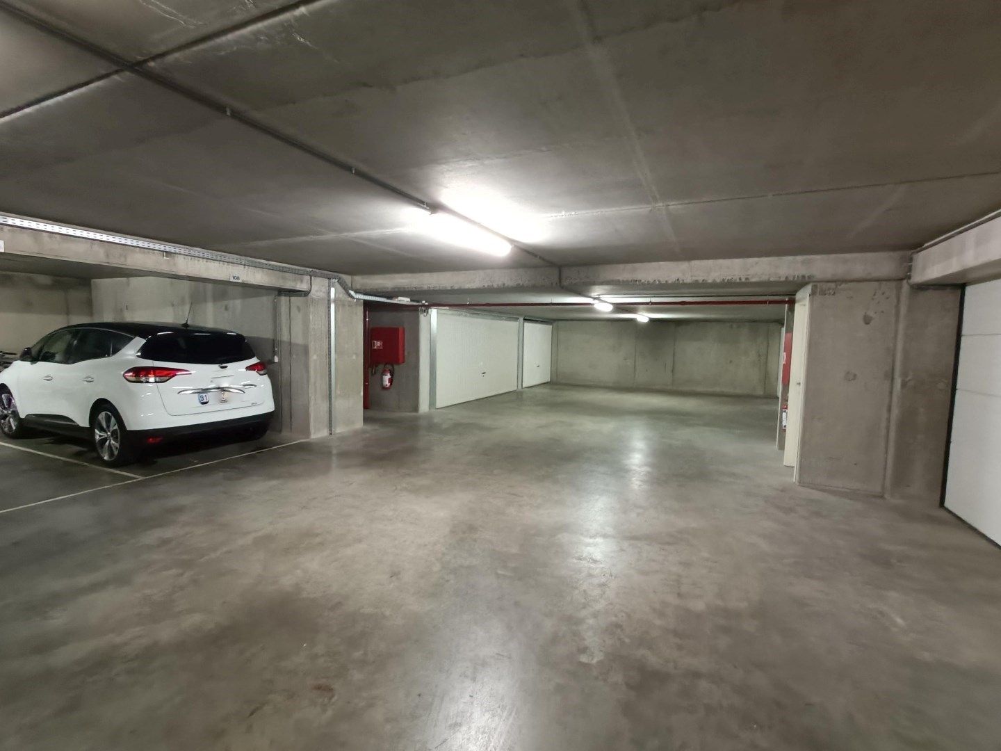 Garagebox 2 plaatsen nabij Driehoeksplein foto 5