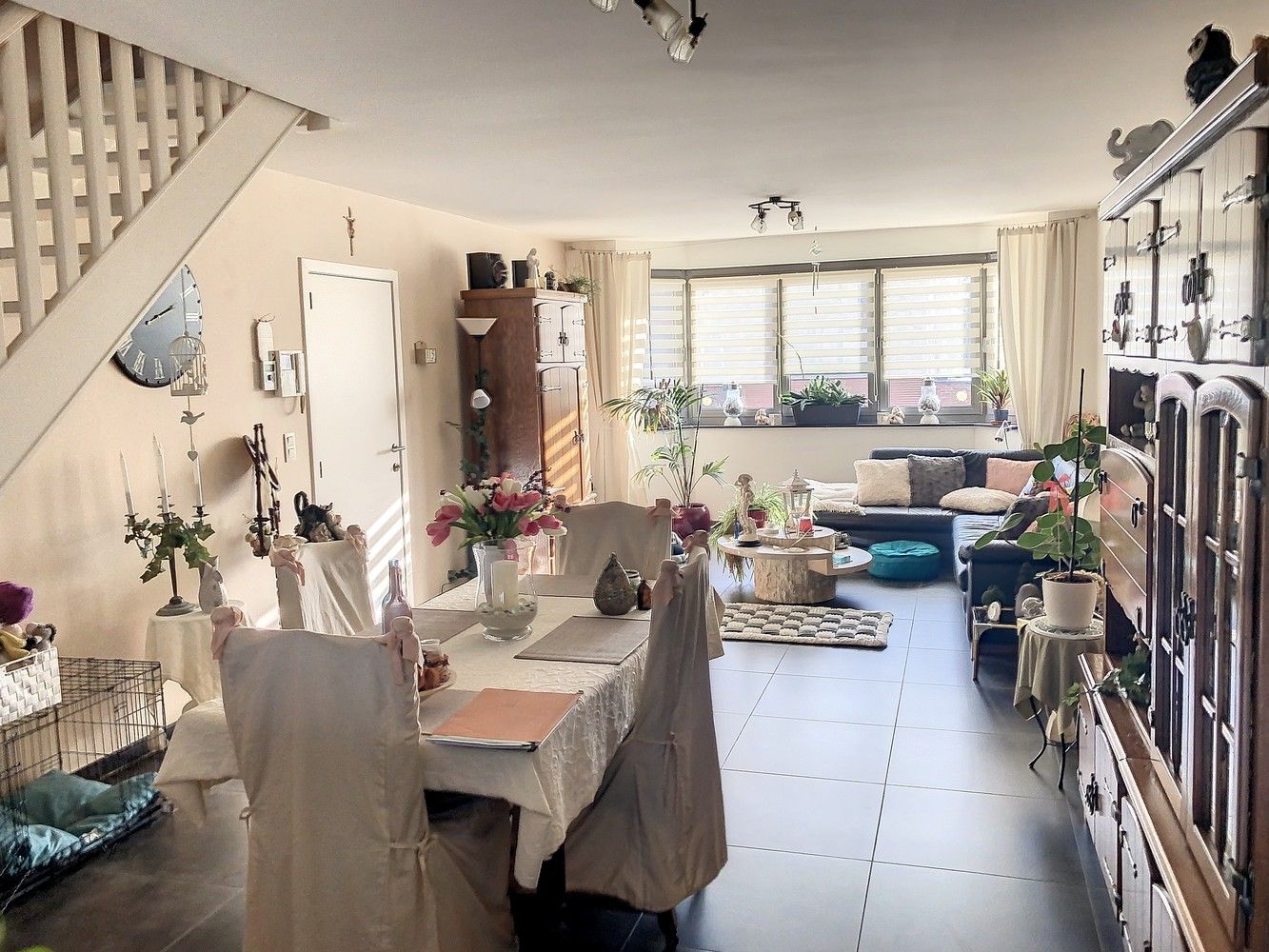 Fijn duplex appartement gelegen in het centrum van Mol-Wezel met mooie lichtrijke leefvertrekken foto 2