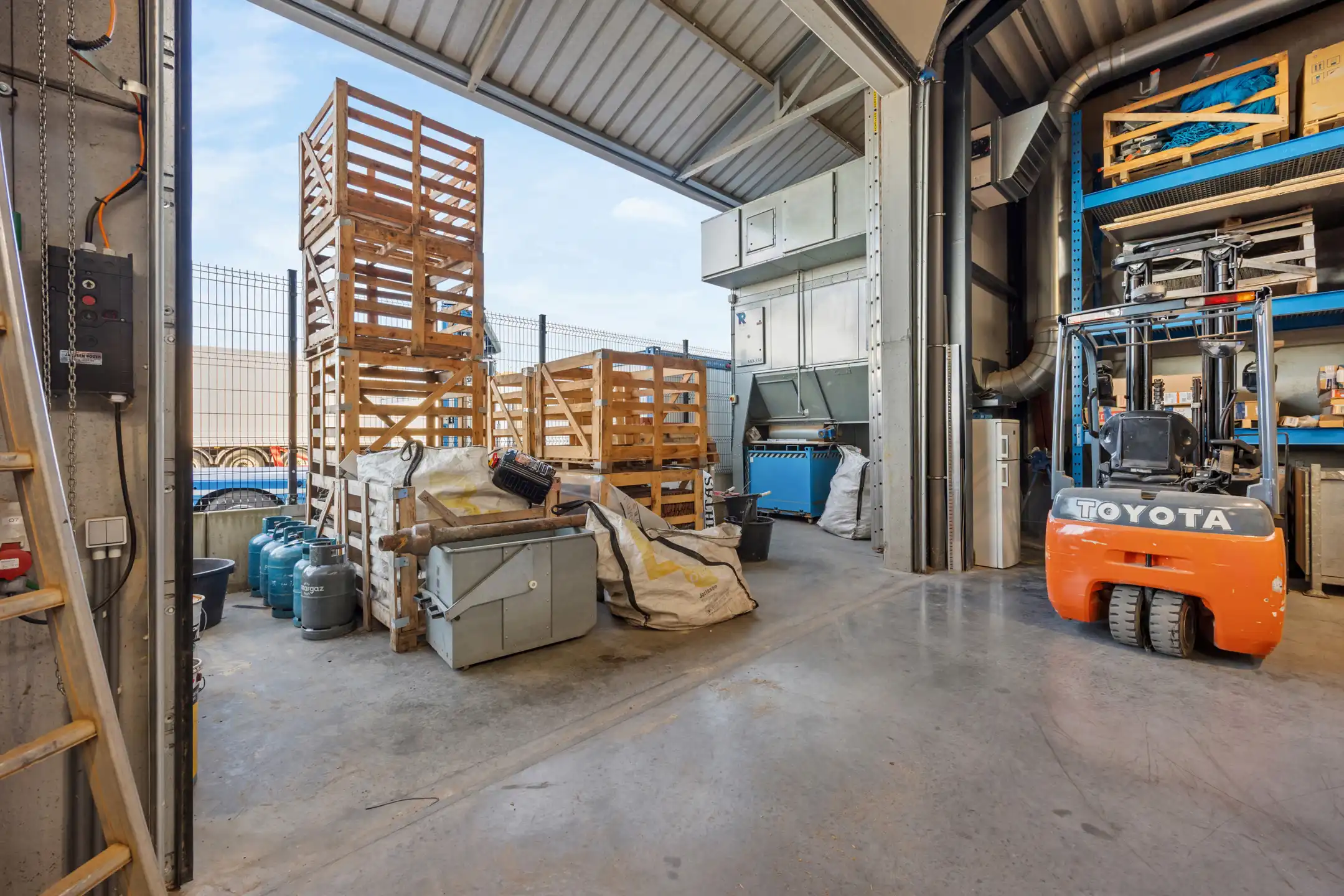 Loods met stijlvolle kantoorruimte te Riemst foto 23