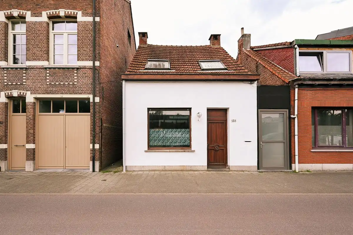 Afbraak/heropbouw of totaalrenovatie op perceel van 280 m² foto {{pictureIndex}}