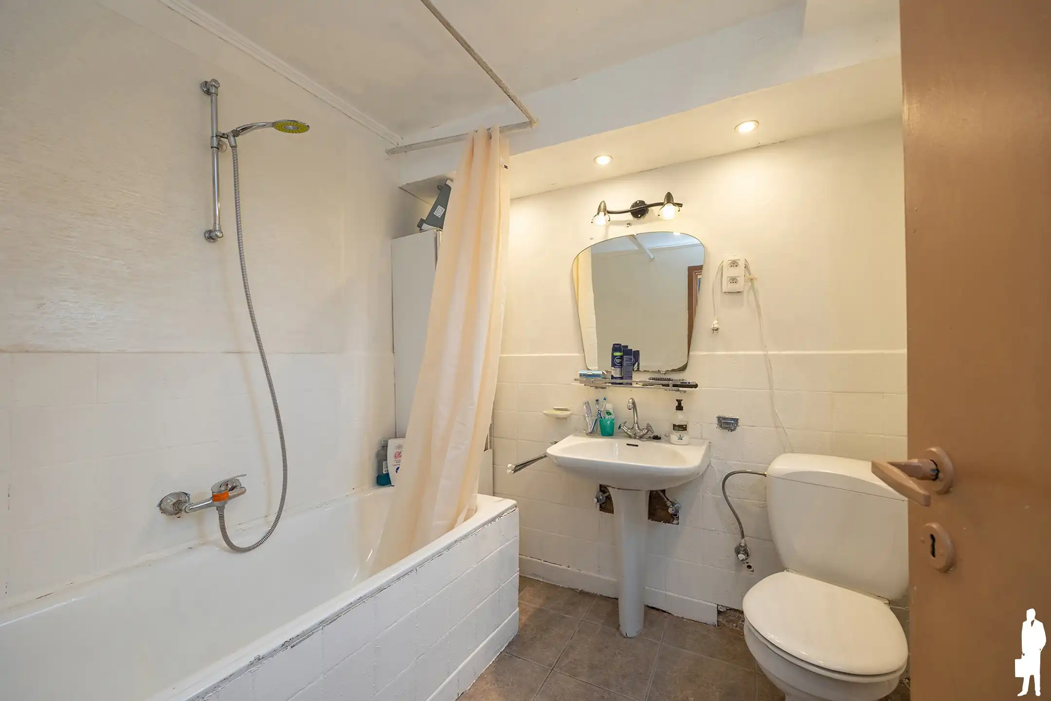 Woning met tal van mogelijkheden en prachtige uitgestrekte tuin foto 6
