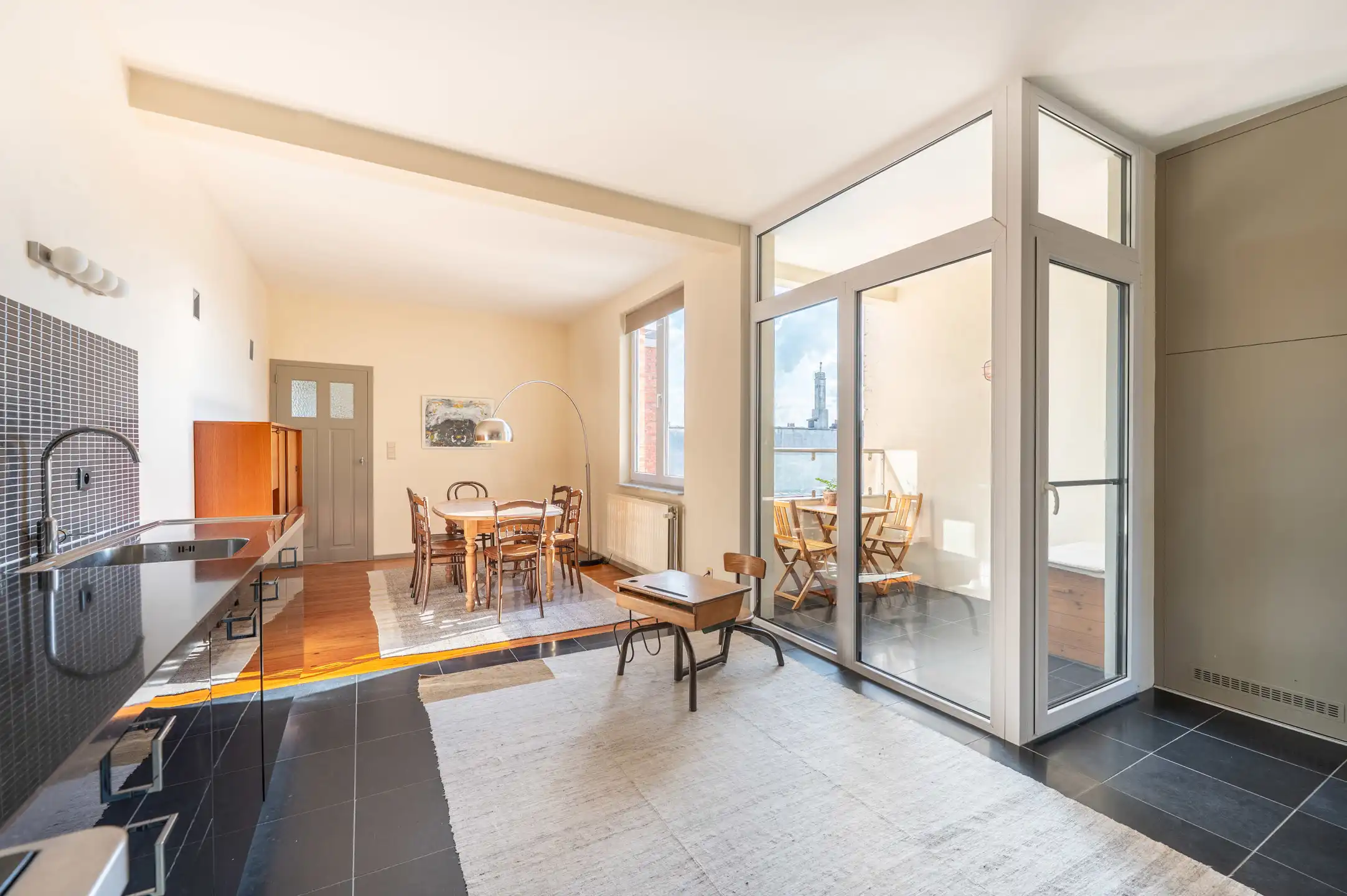 Charmant lichtrijk appartement met terras foto 2