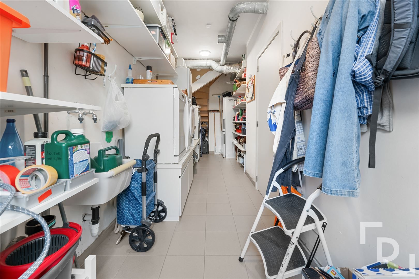 Ruime gezinswoning met losstaande garage te koop in Poperinge foto 18