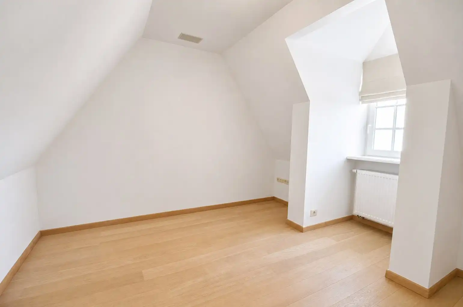 Tijdloze villa met uitzonderlijke vergezichten op een residentiële locatie. foto 35