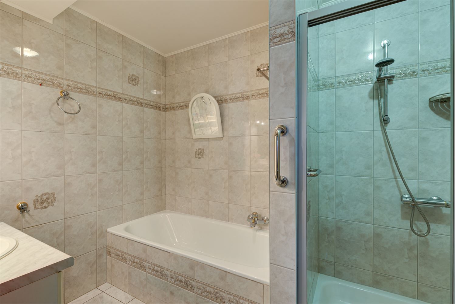 INSTAPKLAAR APPARTEMENT MET 2 SLAAPKAMERS EN GARAGE TE OPGRIMBIE foto 10