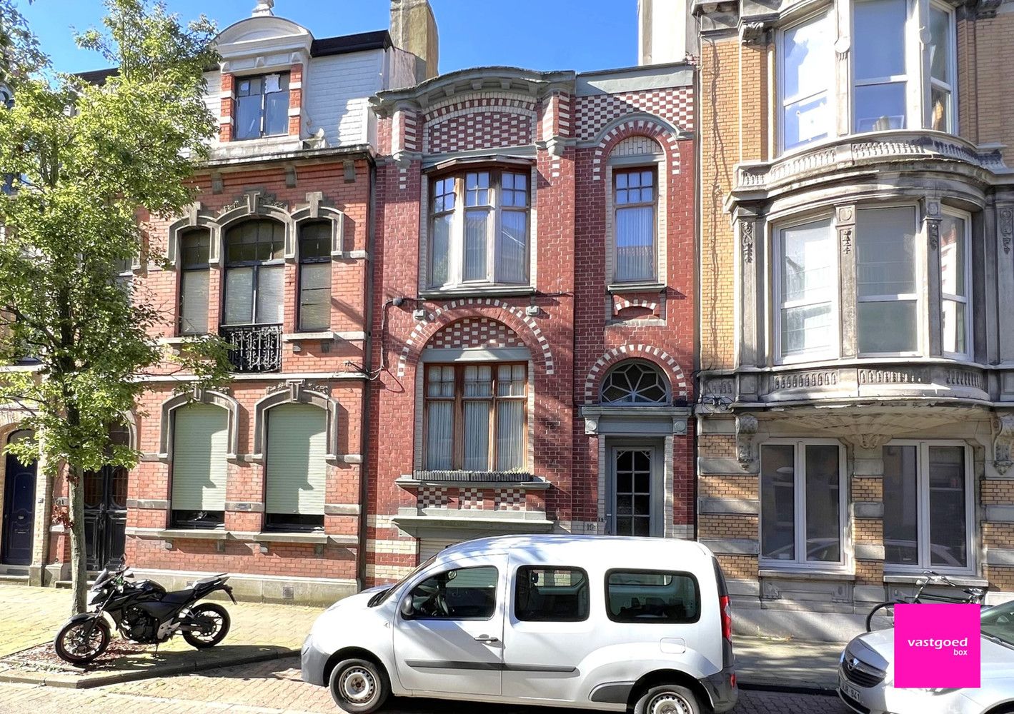 Prachtige Interbellum herenwoning met 4 slaapkamers, in het hart van Oostende foto 1