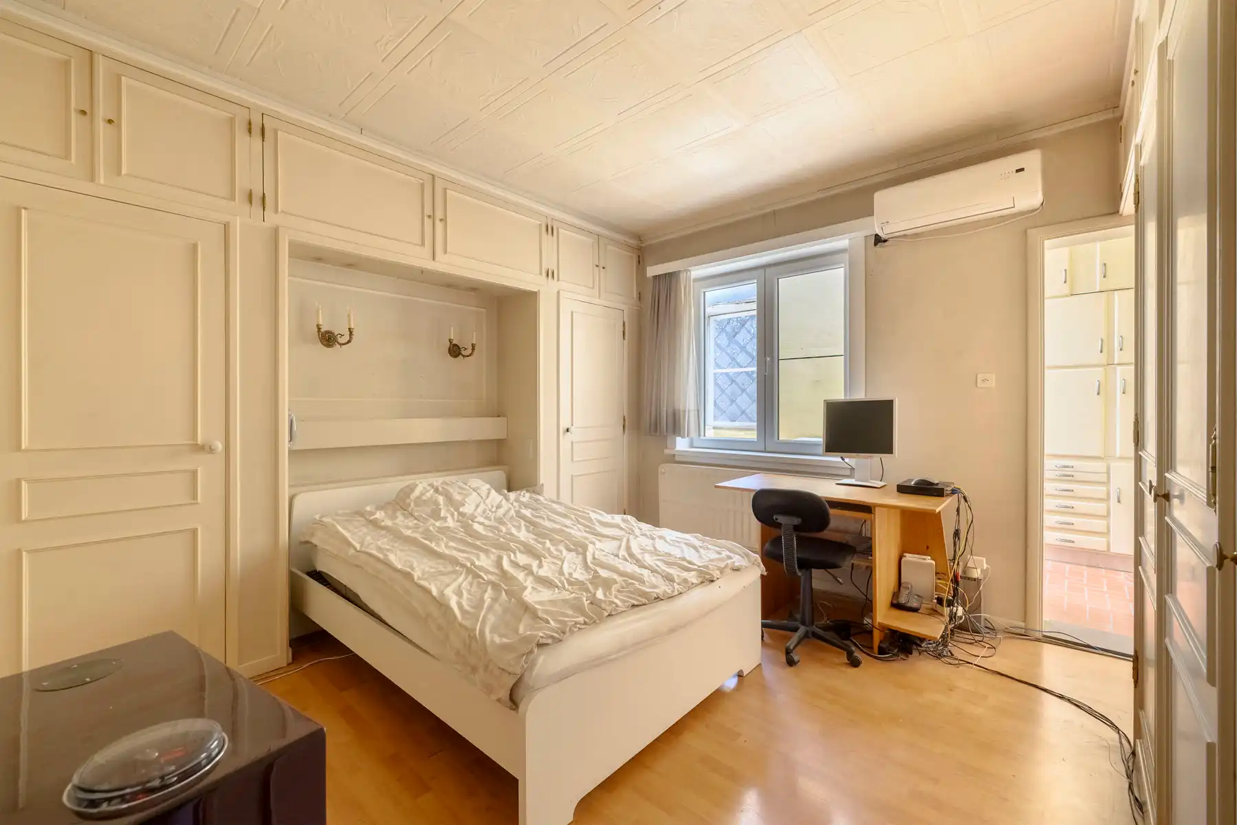 Te renoveren appartement met ruim magazijn/garage foto 16
