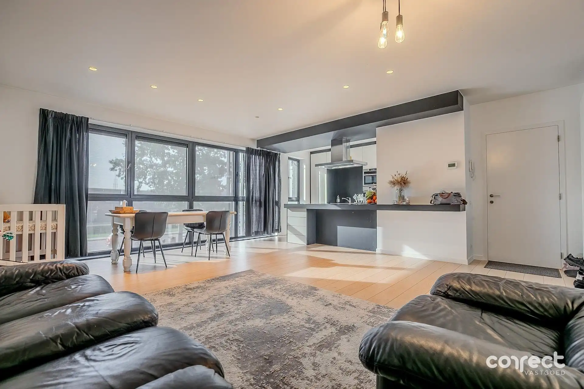 Recent appartement met2 slaapkamers te Sint-Pieters Brugge. foto 2