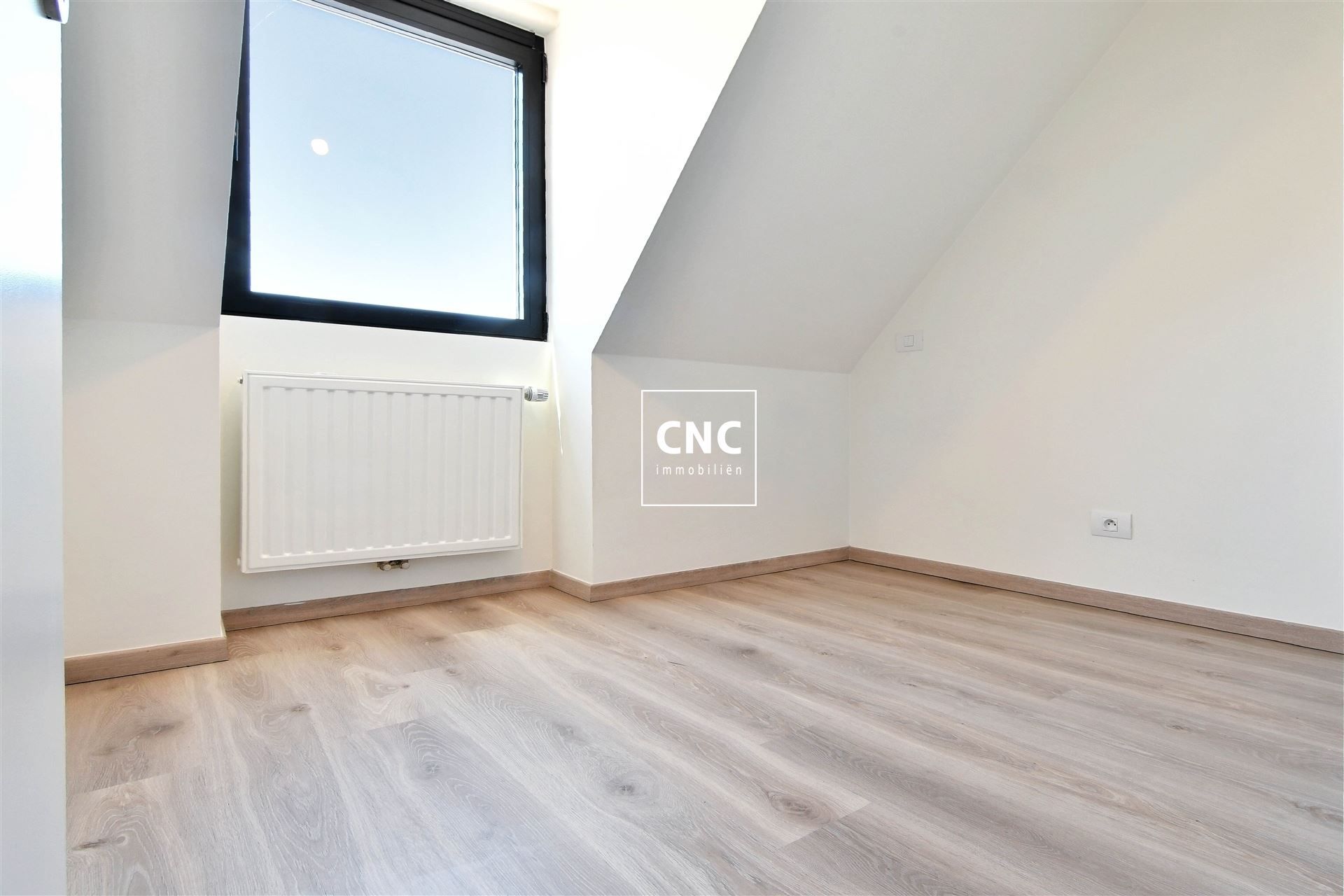 Duplex-appartment met 2 slaapkamers in recente residentie met prachtig zicht op de golf ! foto 9