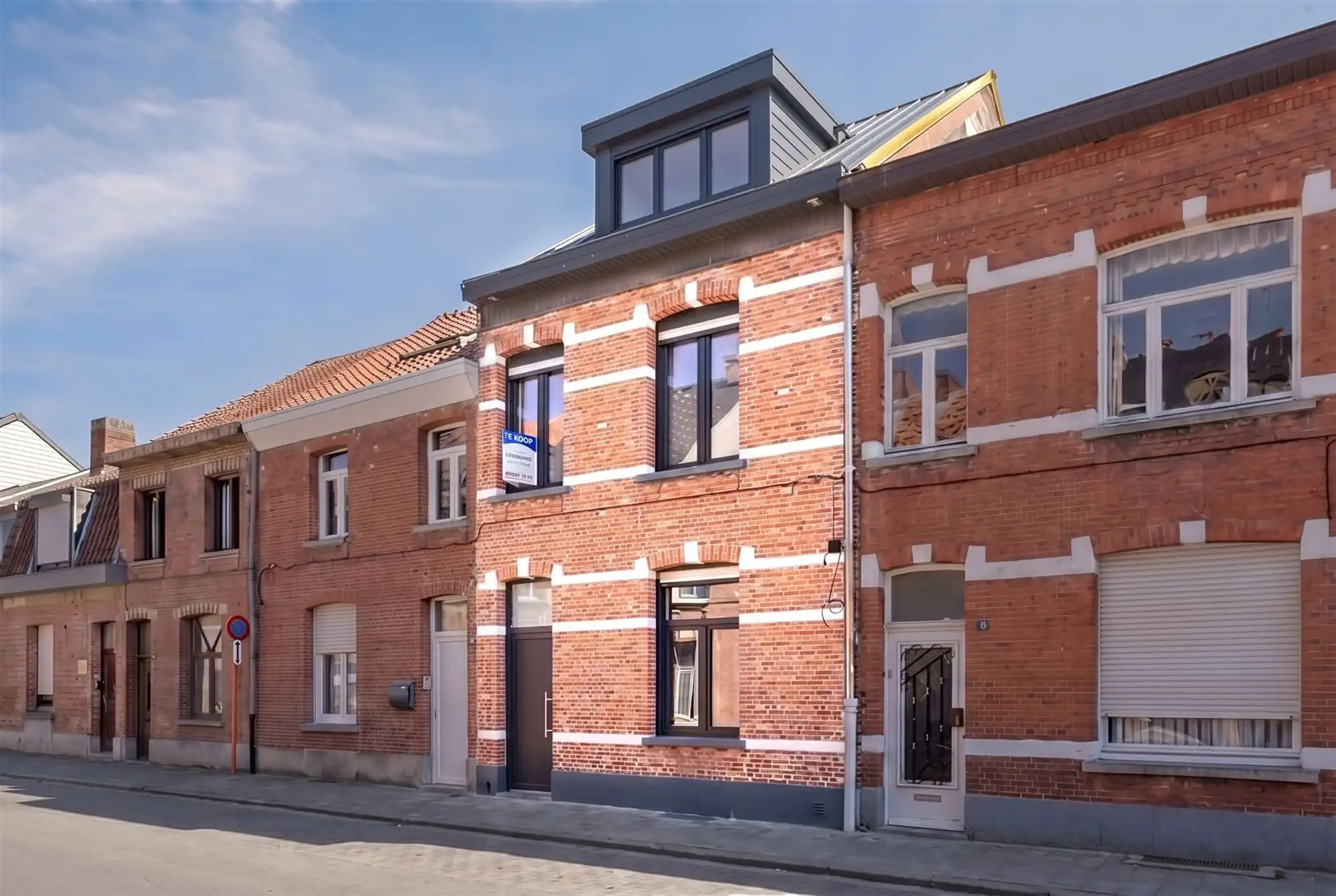 Volledig vernieuwde woning met 4 grote slaapkamers en tuin foto {{pictureIndex}}