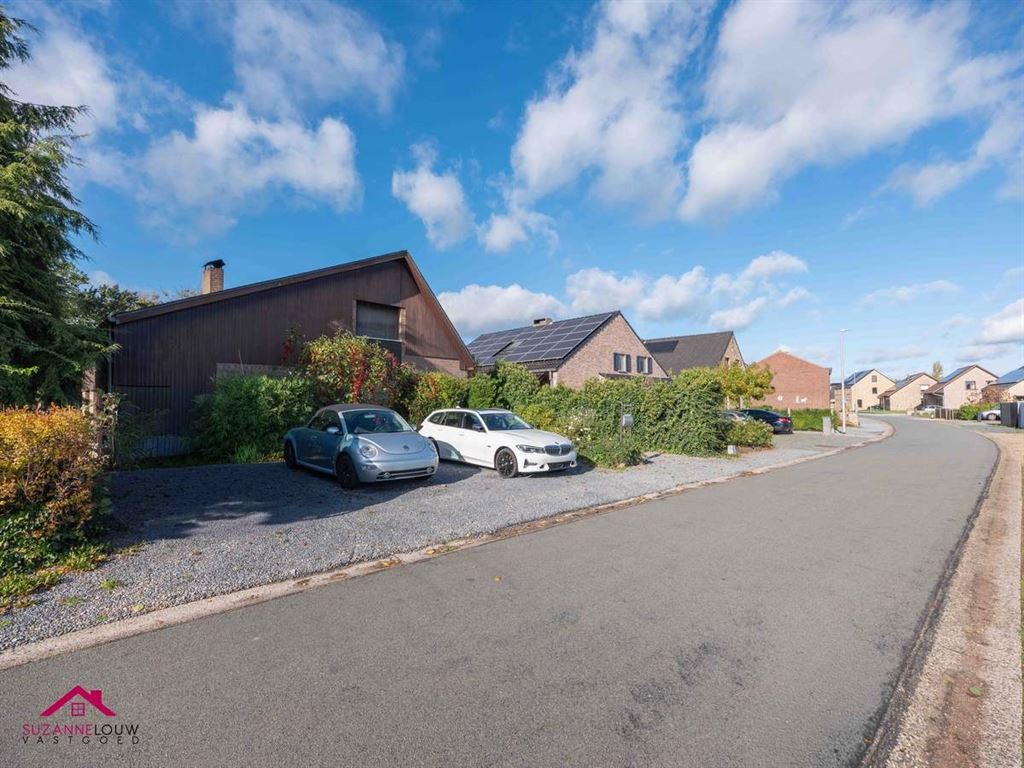 Vrijstaande woning op ruim perceel foto 2