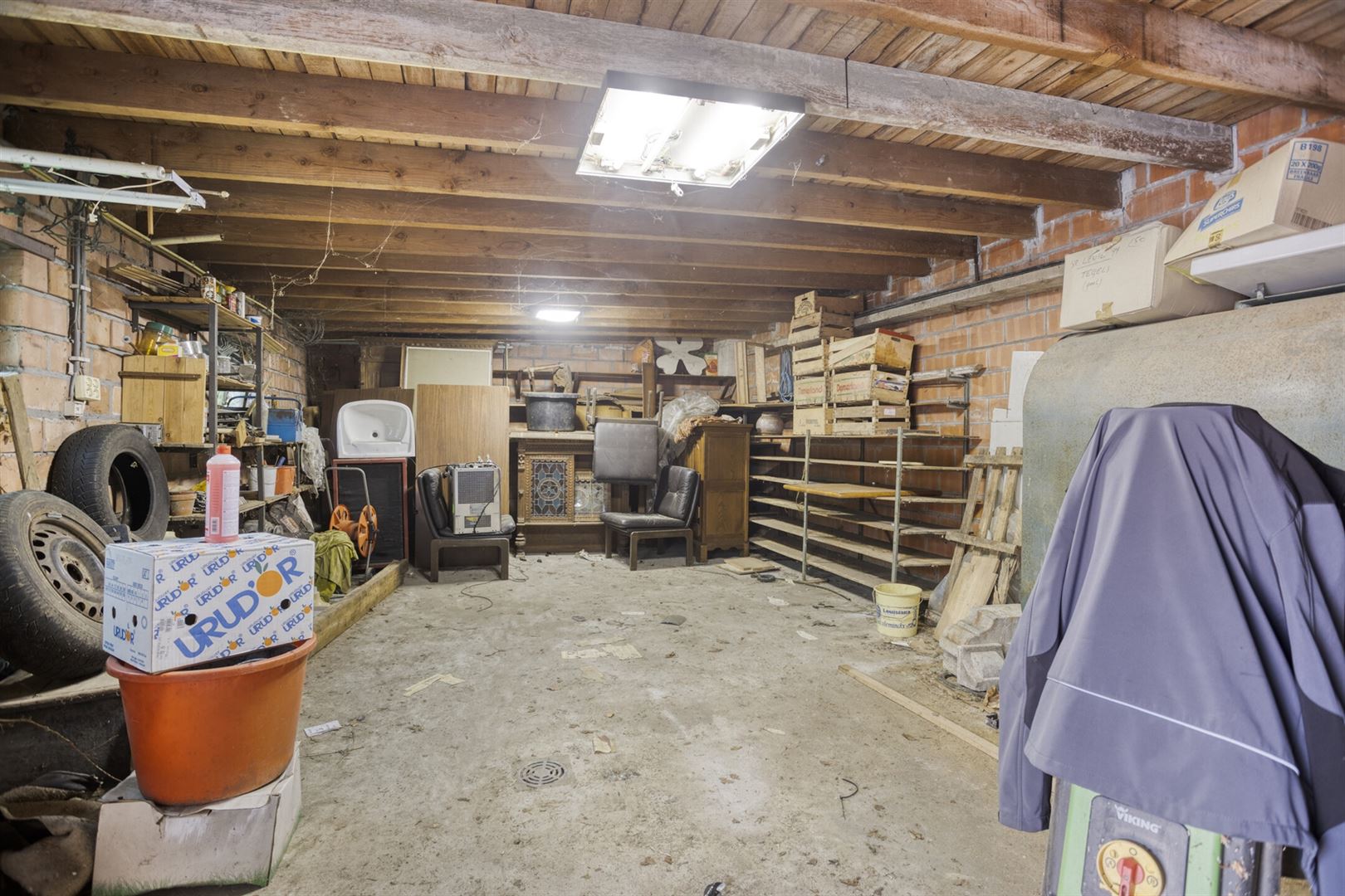 TE KOOP: Te renoveren woning op een perceel van 11a33ca! foto 28