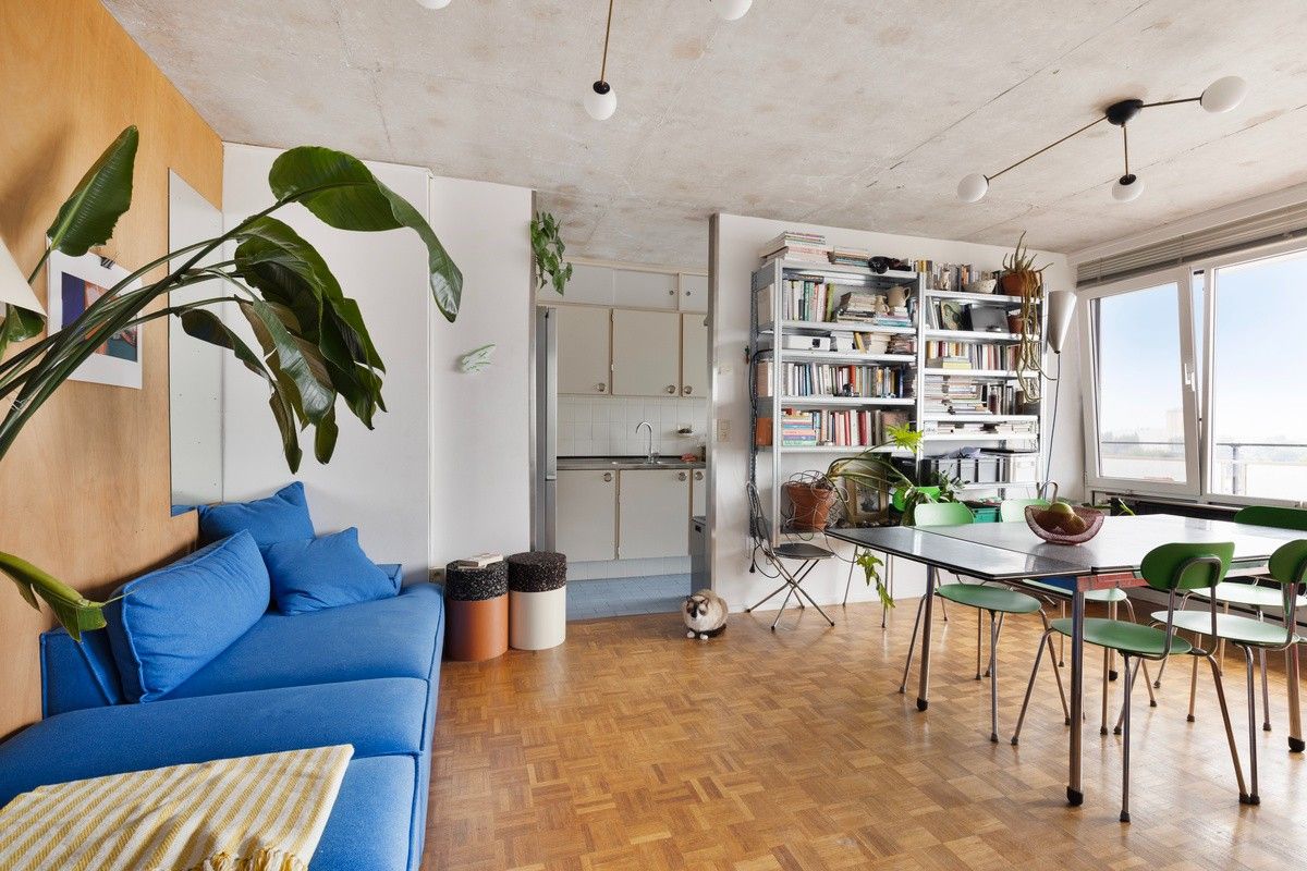 Verzorgd en instapklaar 1-slaapkamerappartement met rustgevend uitzicht op de Leiekaai foto {{pictureIndex}}