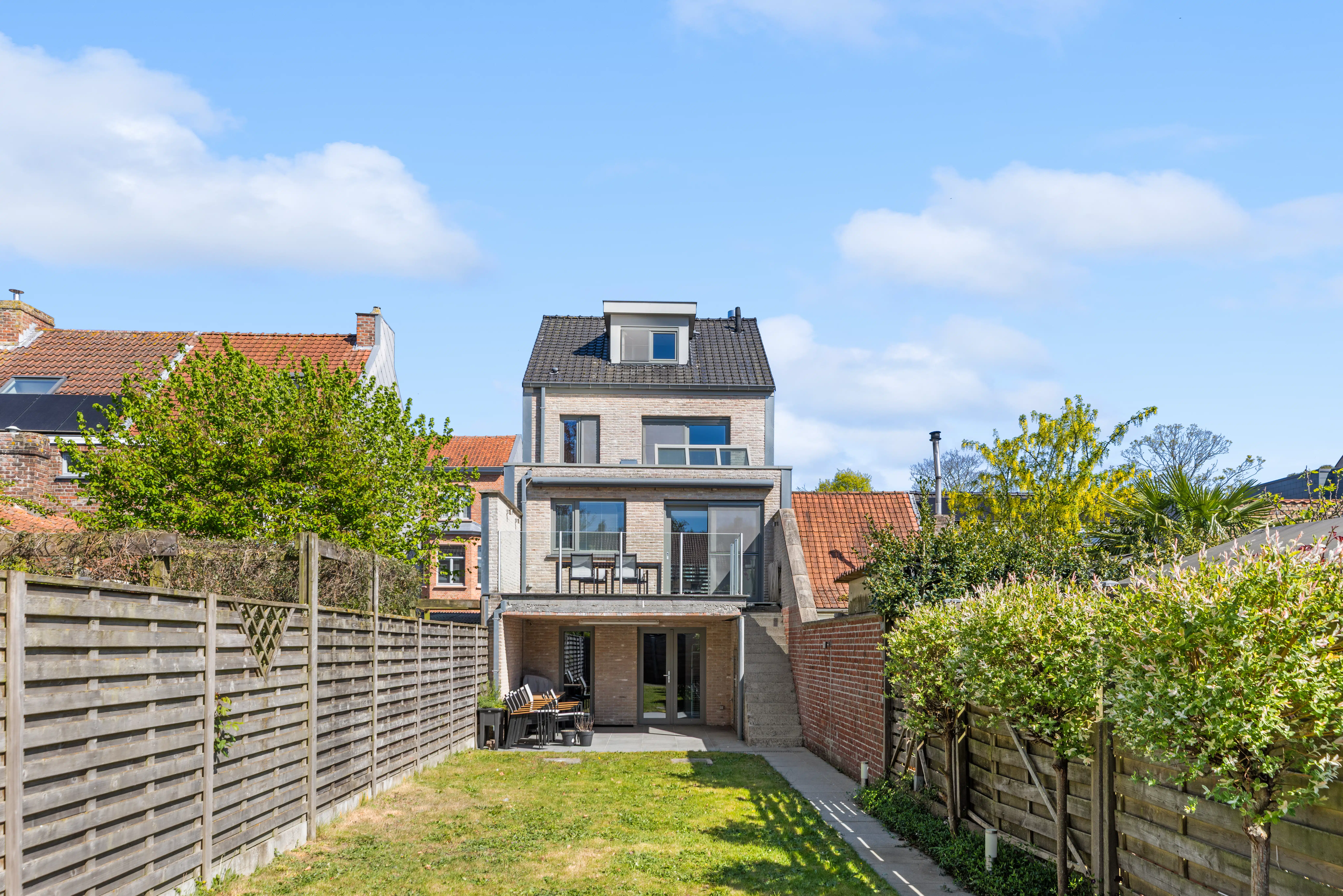 Instapklare gezinswoning met tuin en garage foto 22