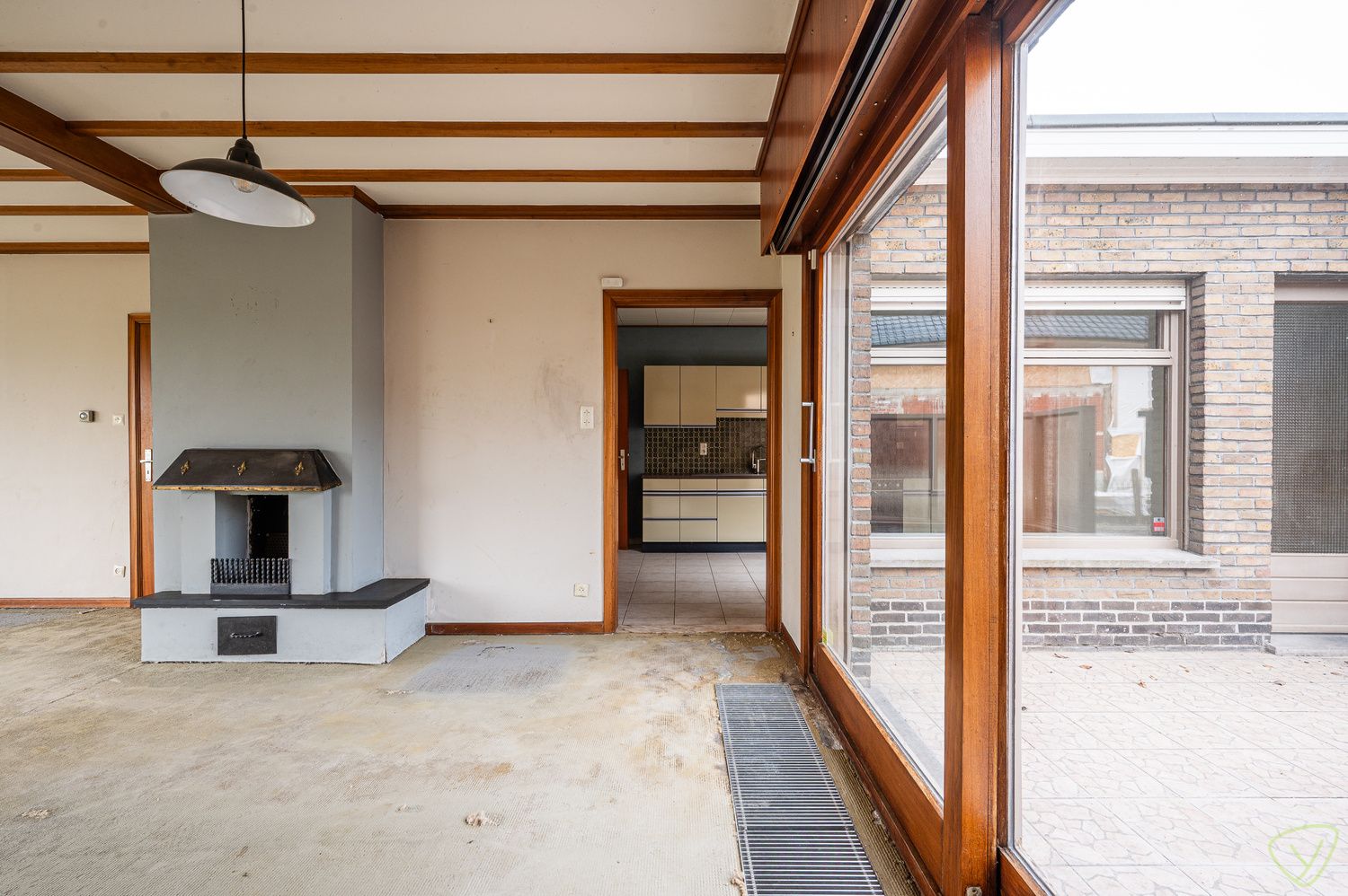 Verrassend ruime te renoveren woning te Oosteeklo! foto 5