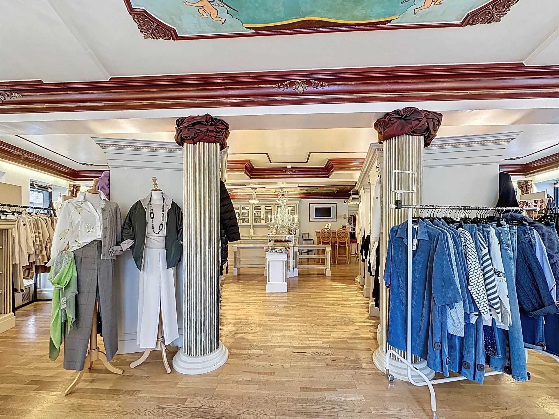 Ruim handelspand met kantoor en keuken op toplocatie. foto 7