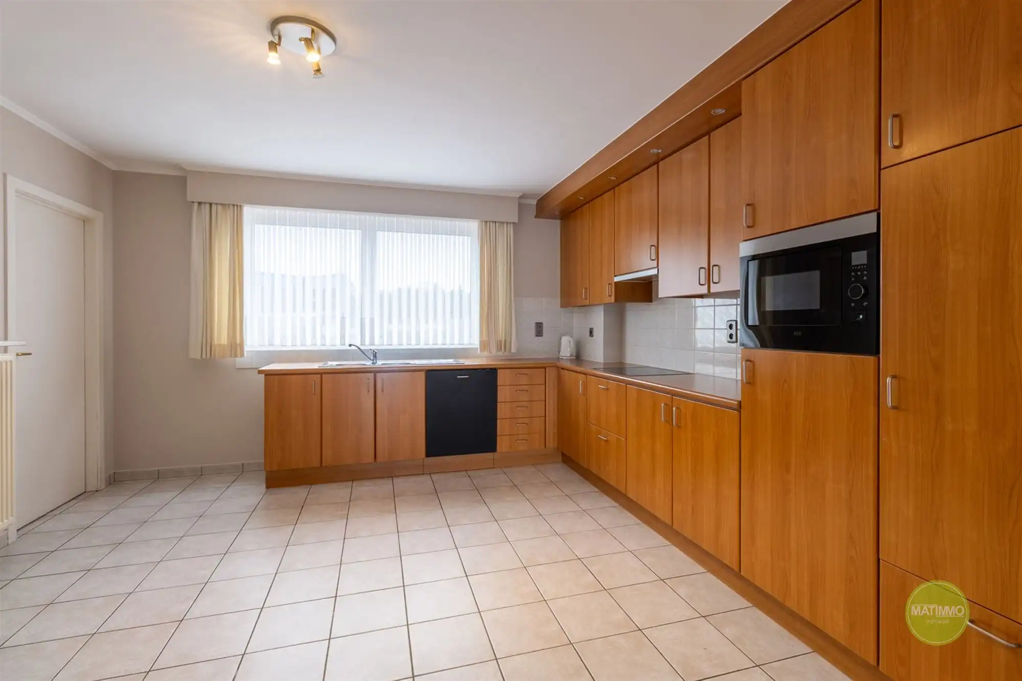 Ruim tweeslaapkamer appartement met terras en garage in Mol  foto 9