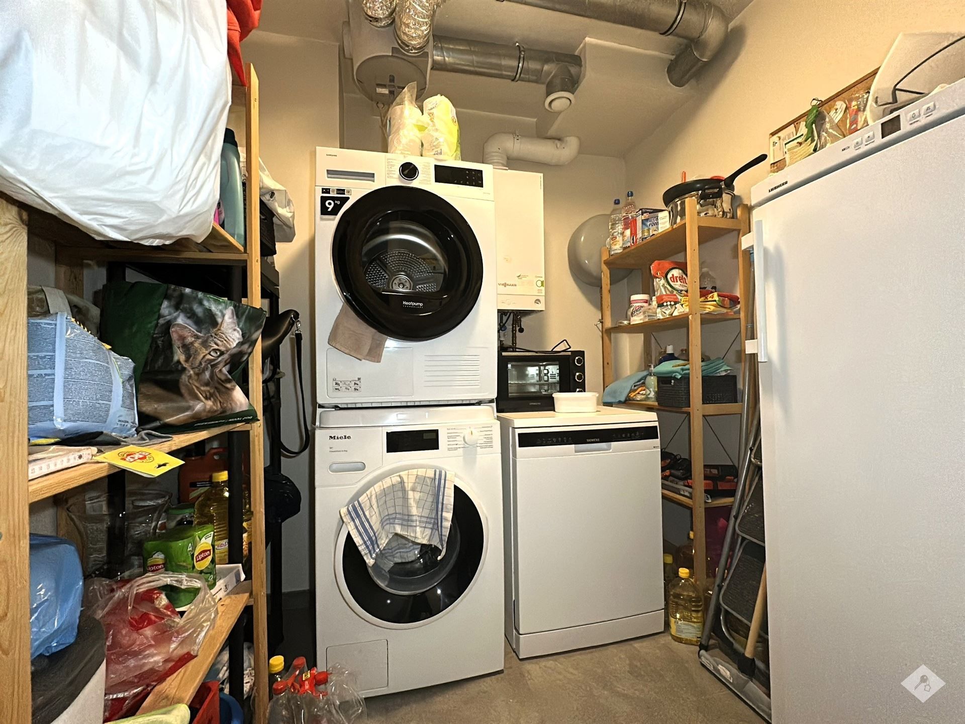 Ruim appartement met tuin, garage en buitenberging foto 6