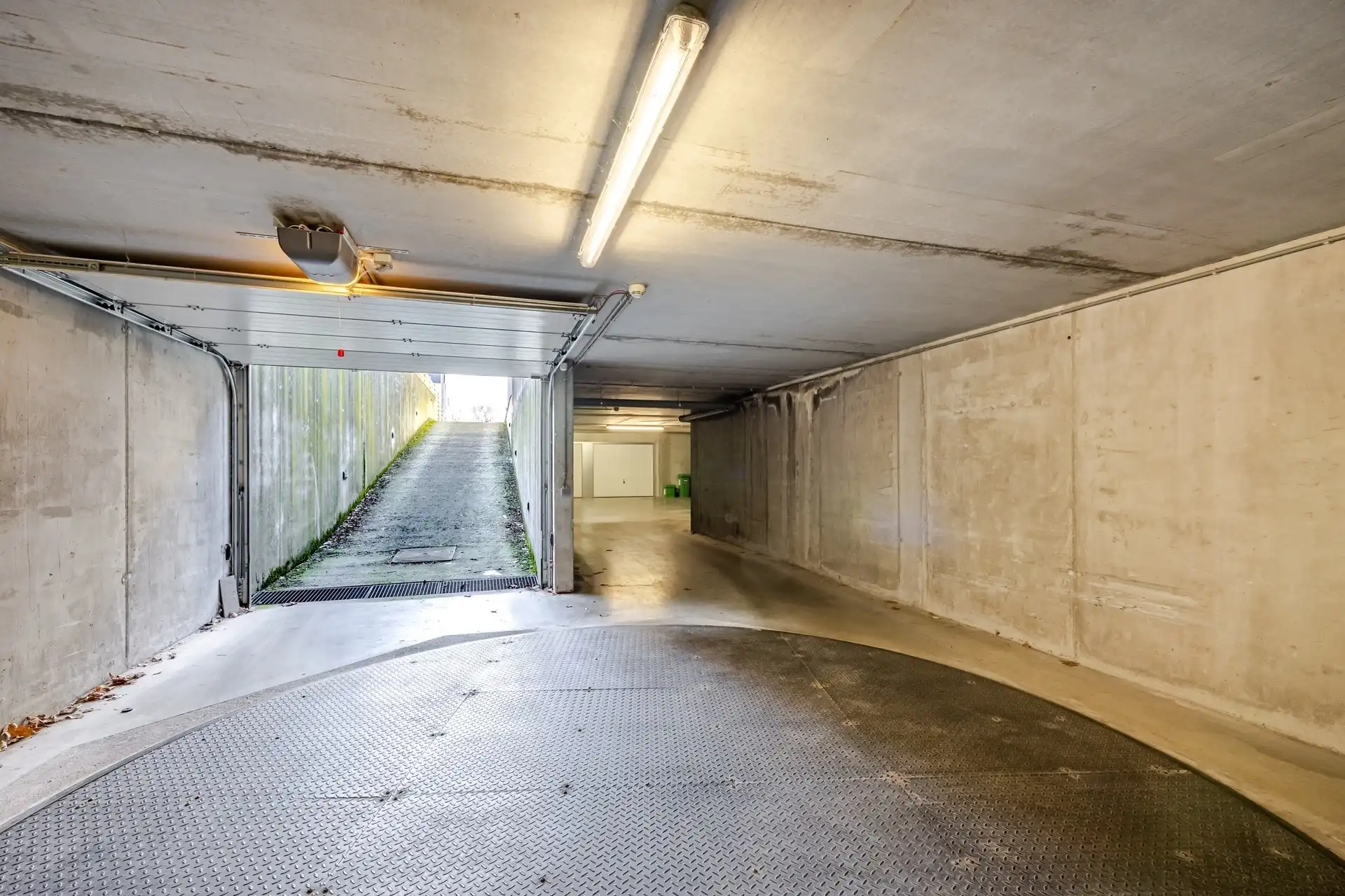 Topappartement met 2 slaapkamers en tuin! foto 21