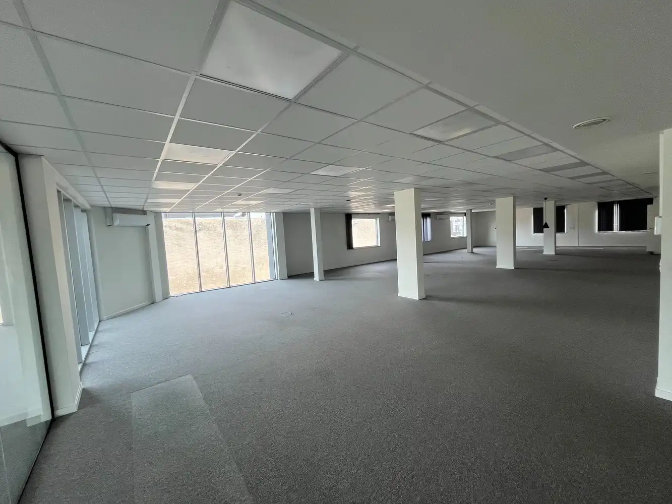 629m² kantoren foto 5