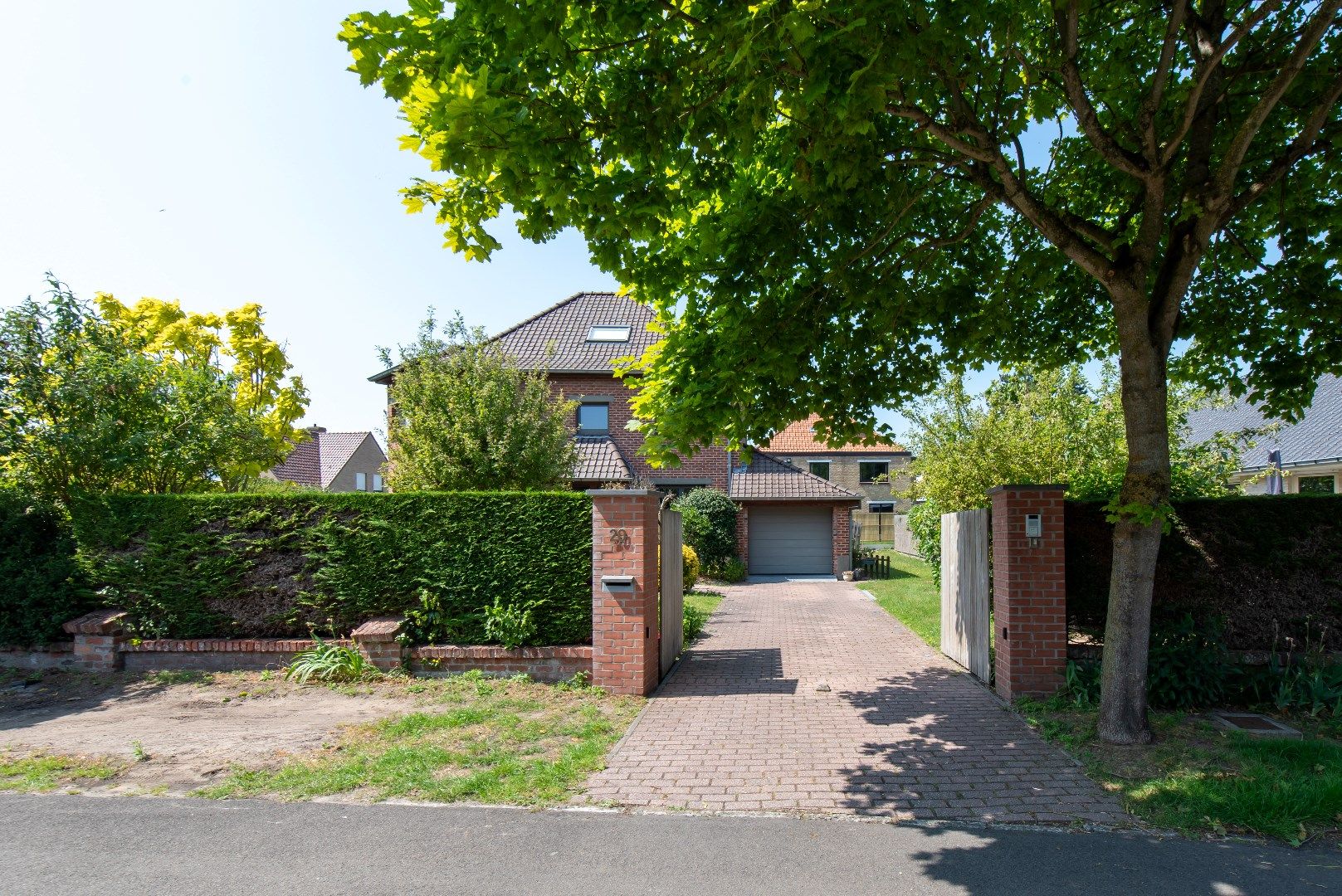 Gerenoveerde villa met 5 slpk's foto {{pictureIndex}}