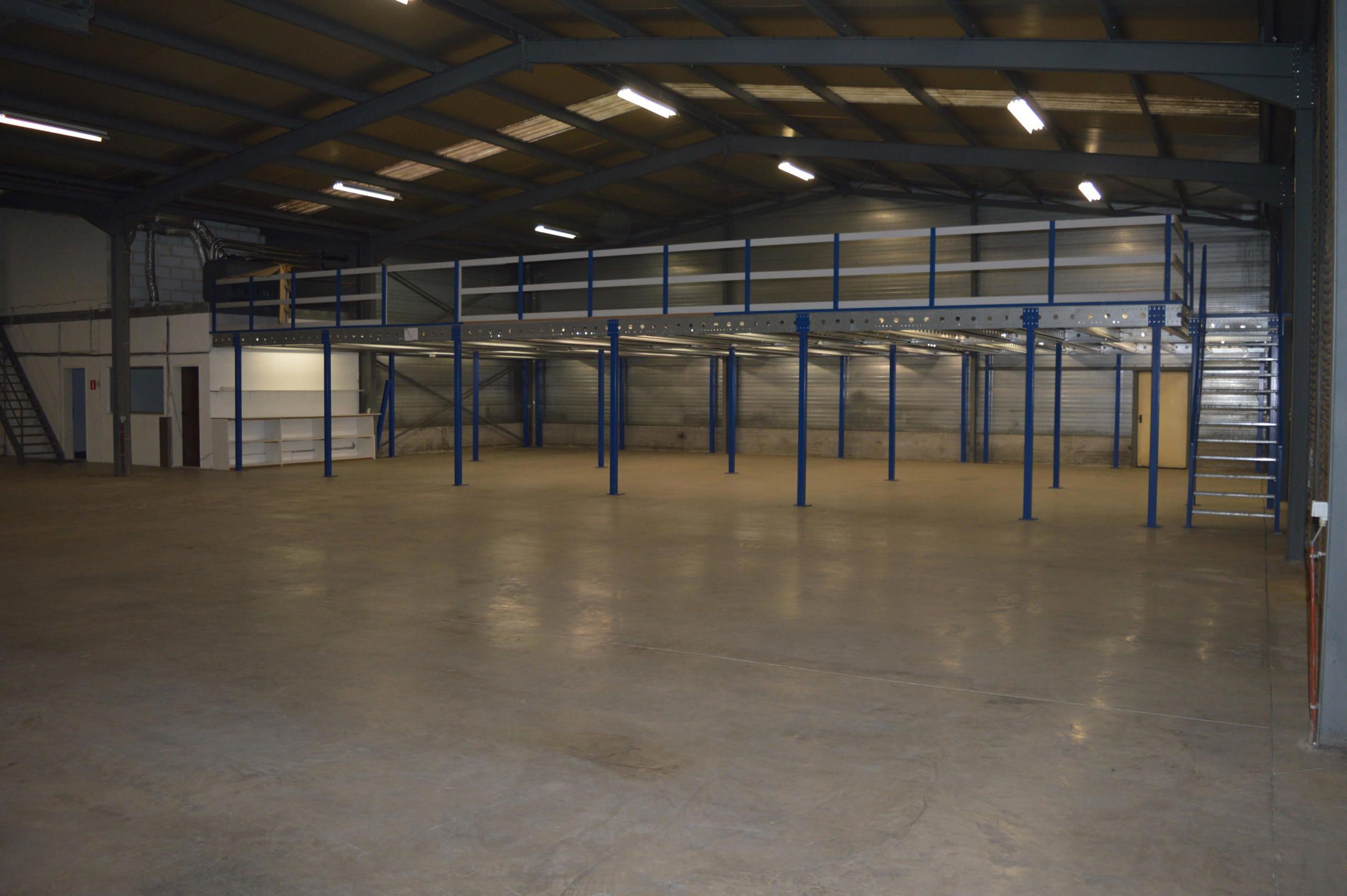 Aartselaar: Magazijn met kantoor te huur foto 11