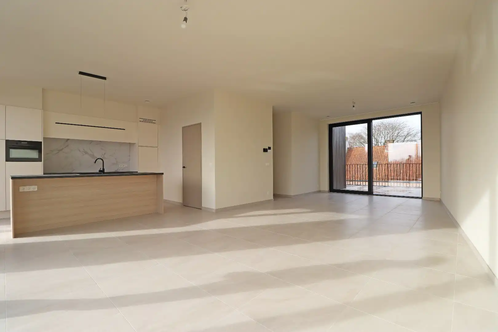 Nieuwbouwappartement met parkeerplaats foto {{pictureIndex}}