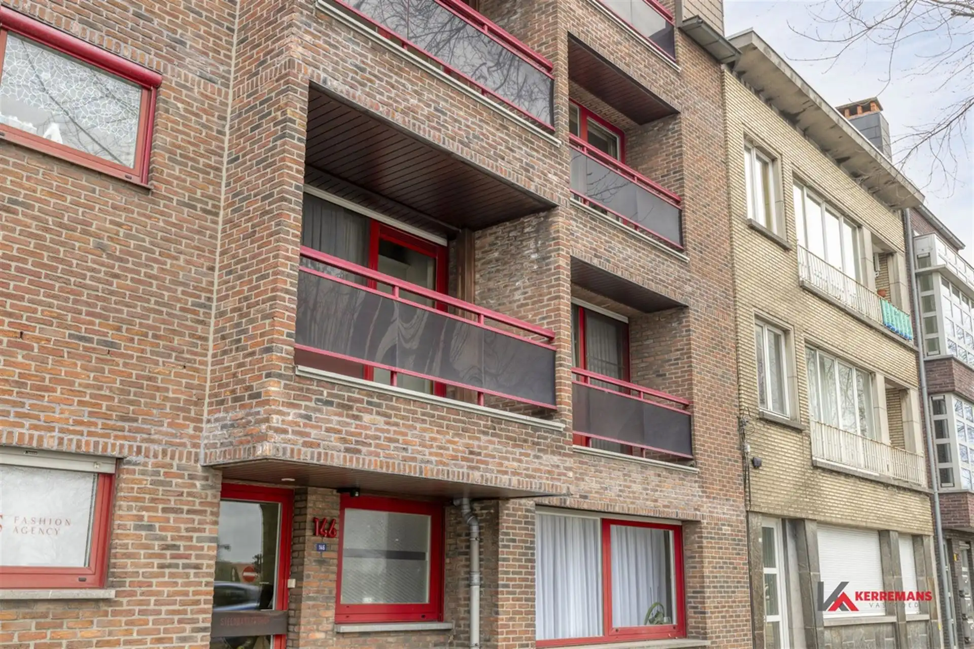 Instapklaar appartement met 3 slaapkamers en garage.  foto {{pictureIndex}}