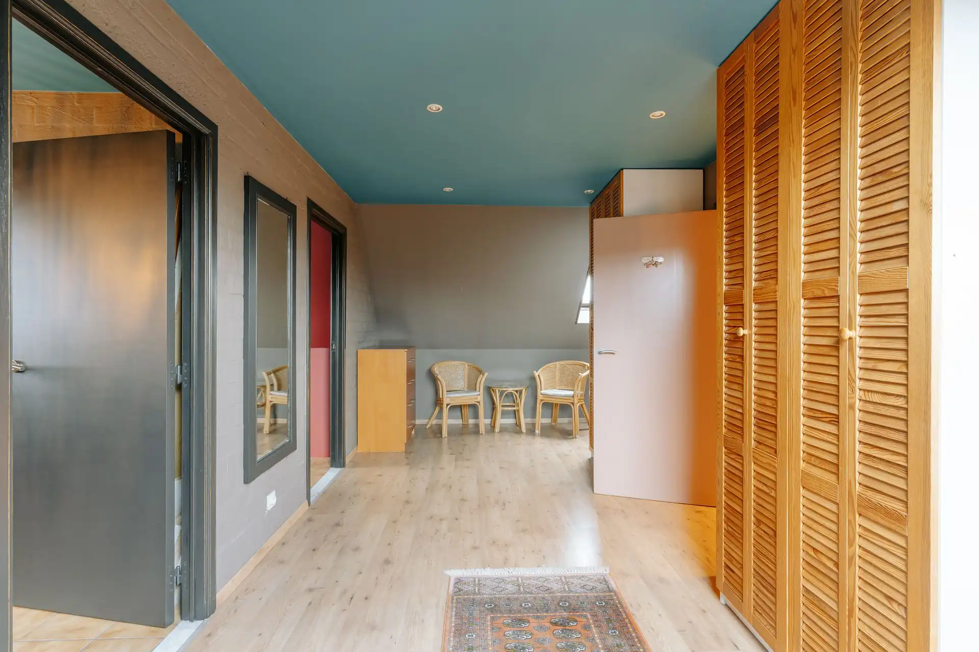 Stijlvolle halfopen woning met grote tuin en zwembad! foto 19