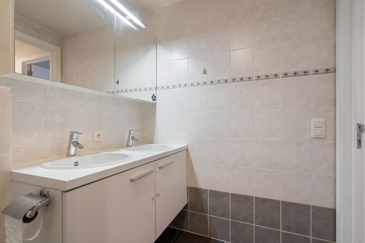 Hedendaags appartement met 2 slaapkamers en prachtig uitzicht foto 11