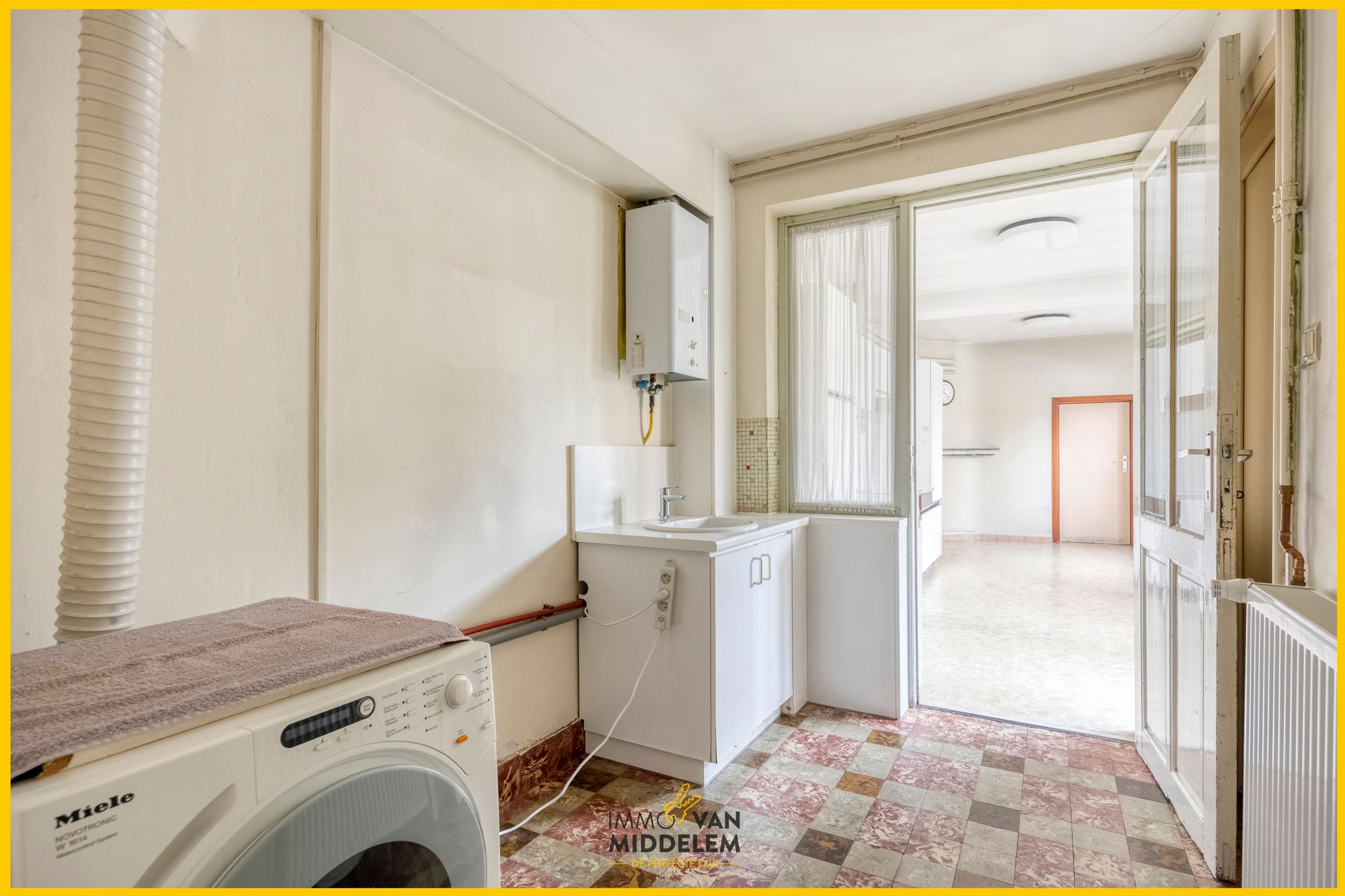 GEZINSWONING MET 4 KAMERS, GARAGE EN TUIN foto 8