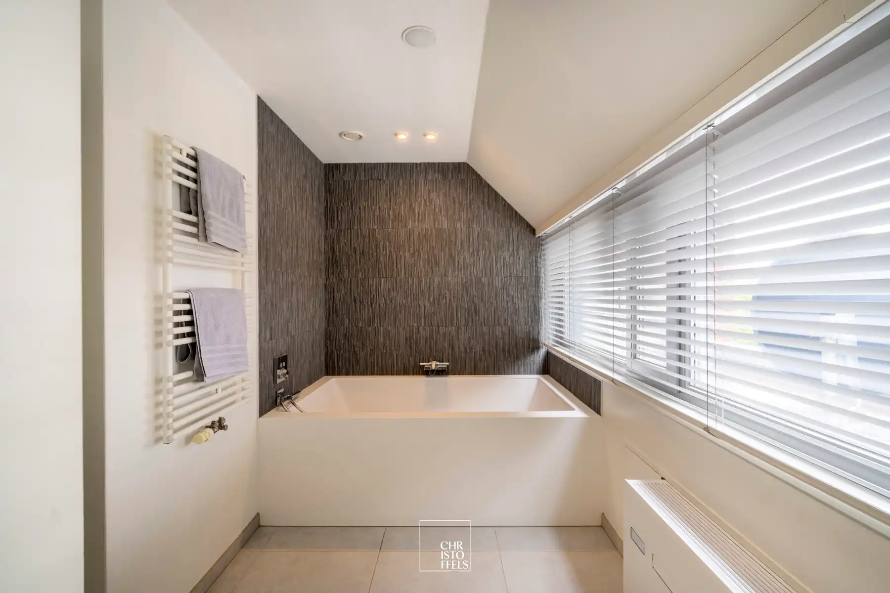 Luxe afgewerkte stadswoning (235m²) in domein Oud Rekem foto 10