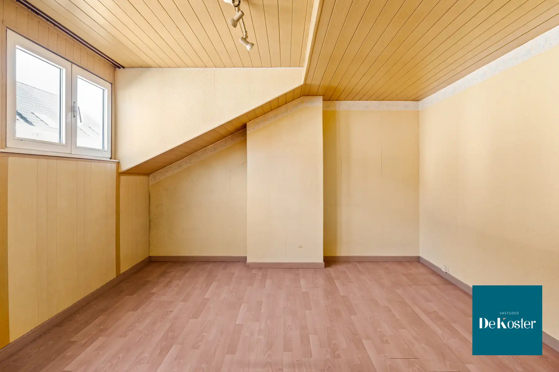 Te renoveren woning met 4 slaapkamers op centrale ligging foto 19