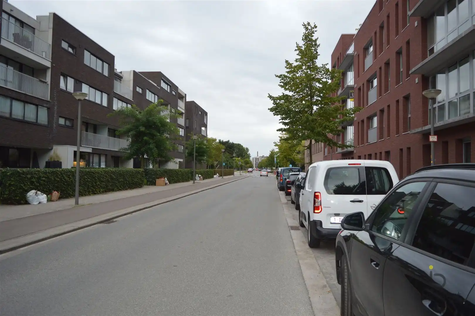Modern instapklaar twee slaapkamer appartement met zonnig terras en last but not least een parking! foto 11