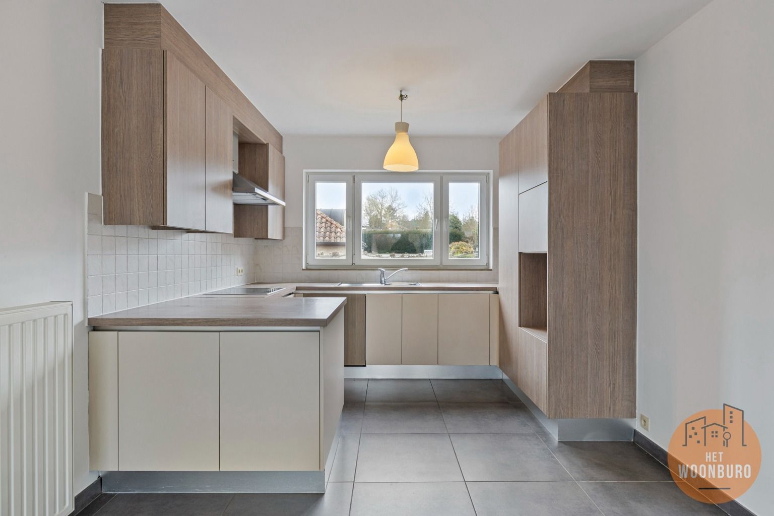 Bel-étage woning met 3 slpks, dubbele garage en tuin foto 4