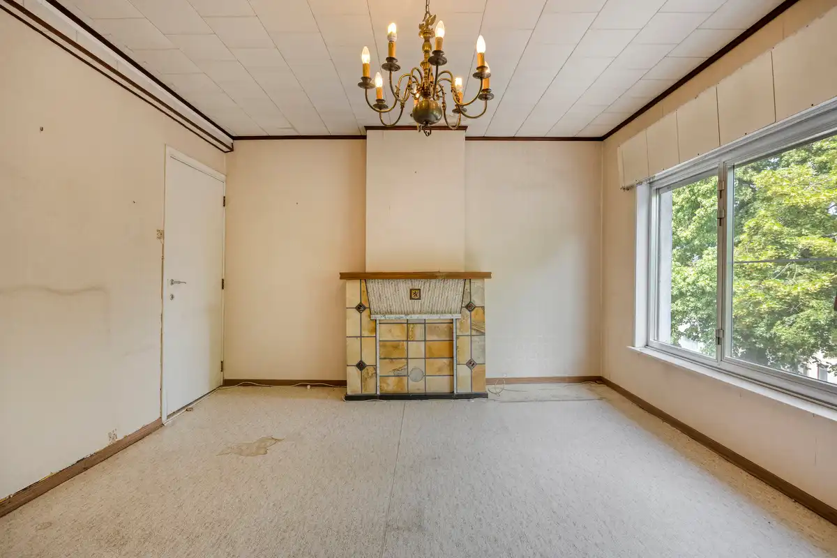 Te renoveren woning met grote garage foto 17
