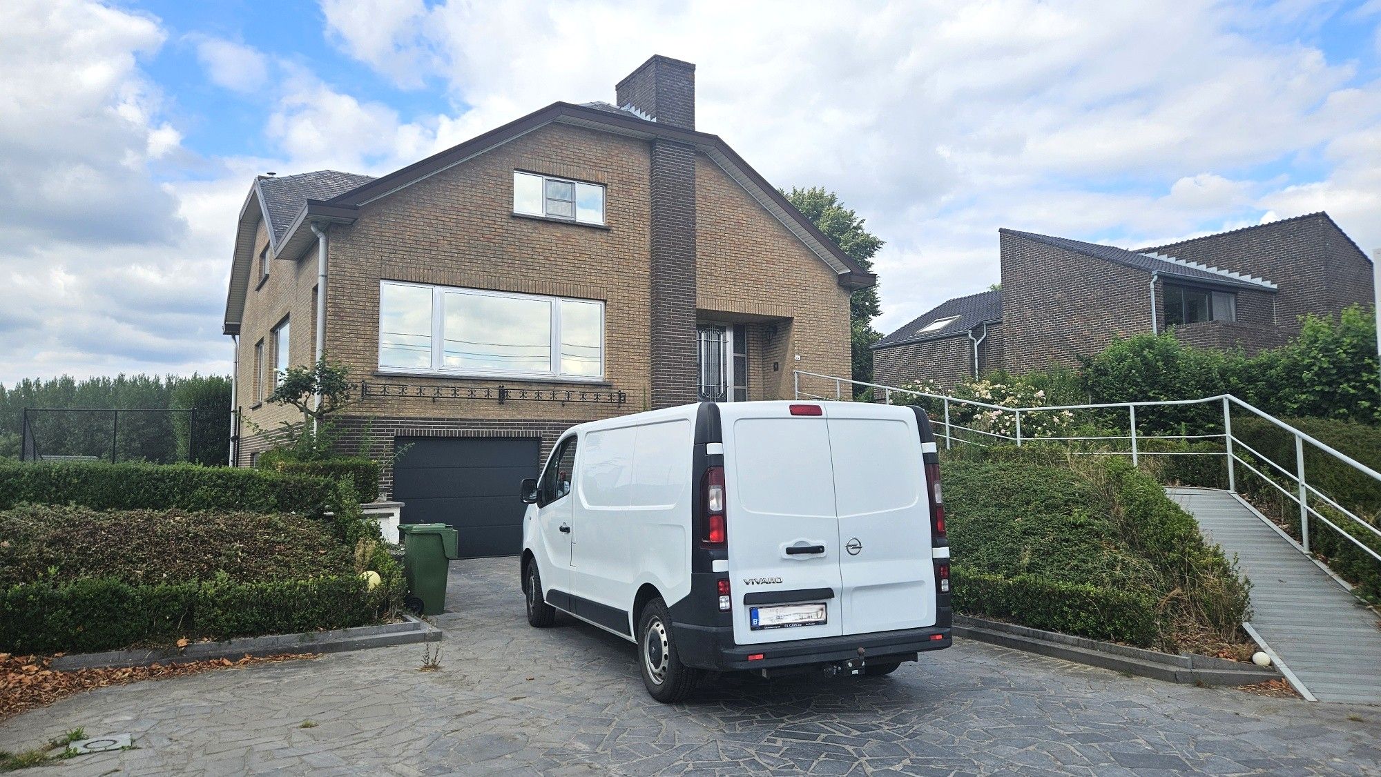 Ruime karaktervolle woning met 5 slaapkamers foto {{pictureIndex}}