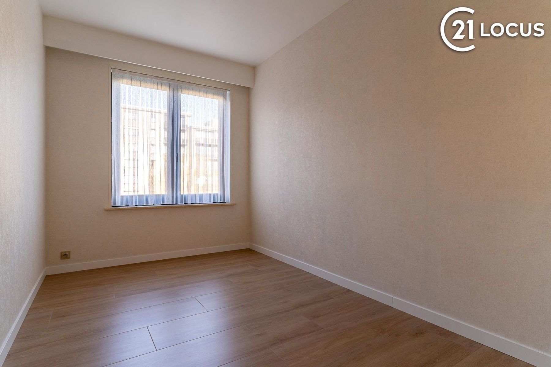 Zeer ruim appartement (132m²) met dubbele garage te huur ! foto 13