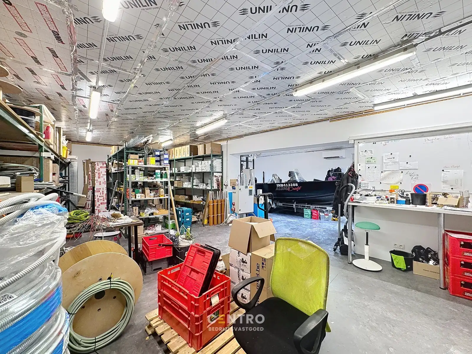 Uniek, betaalbaar aanbod: Instapklaar en goed geïsoleerd MAGAZIJN met KANTOOR, voorzien van alle comfort (airco, keuken, sanitair, ...). Op een boogscheut van Brugge centrum! foto 7