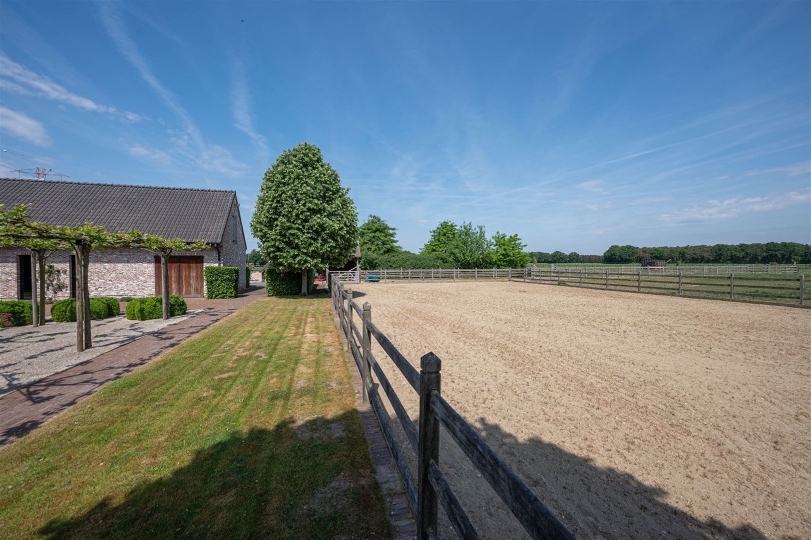 Trendy stijlvolle villahoeve met paardenaccommodatie op 3,5 ha foto 36