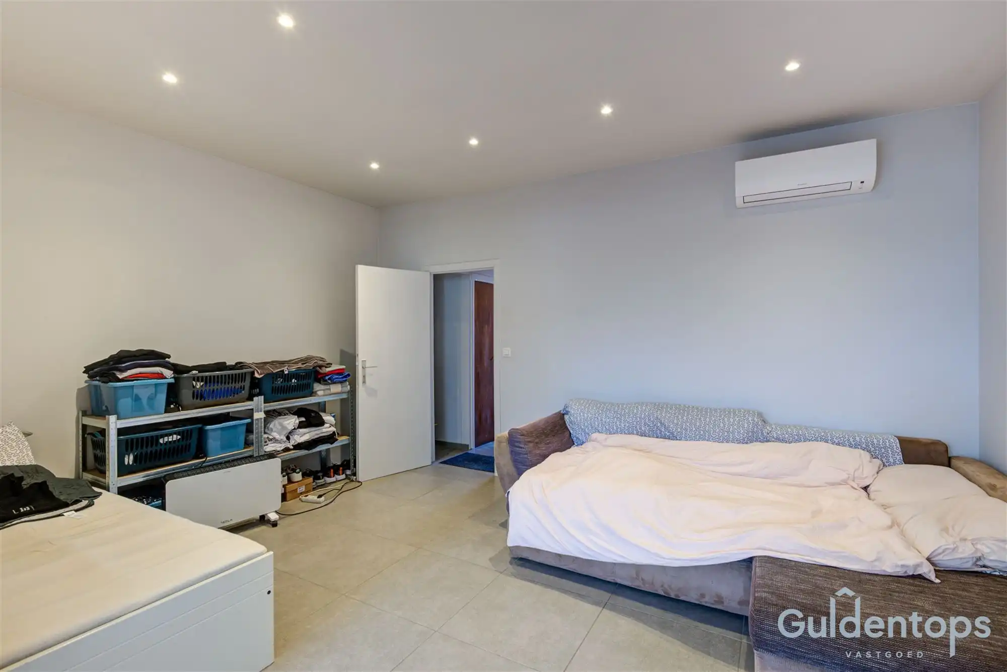 Knap gebouw bestaande uit 2 appartementen én magazijn foto 11