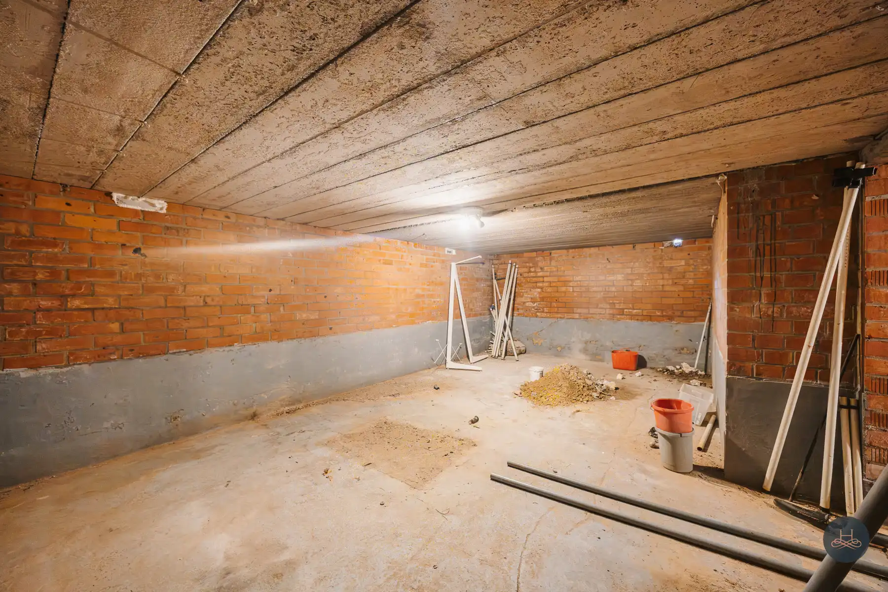 Gezinswoning met renovatiepotentieel op knap perceel foto 22