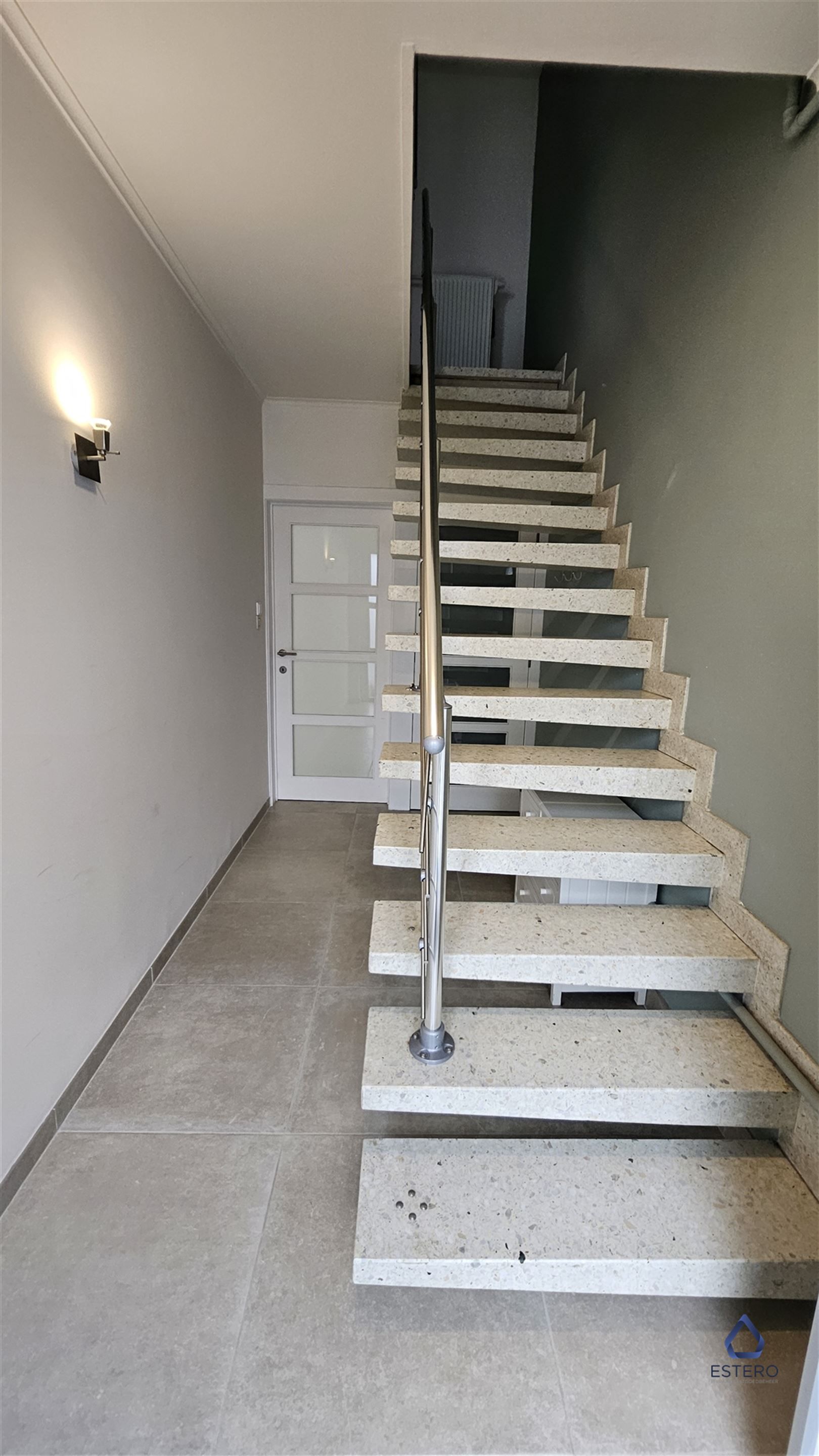 Woning met drie slaapkamers en garage foto 2