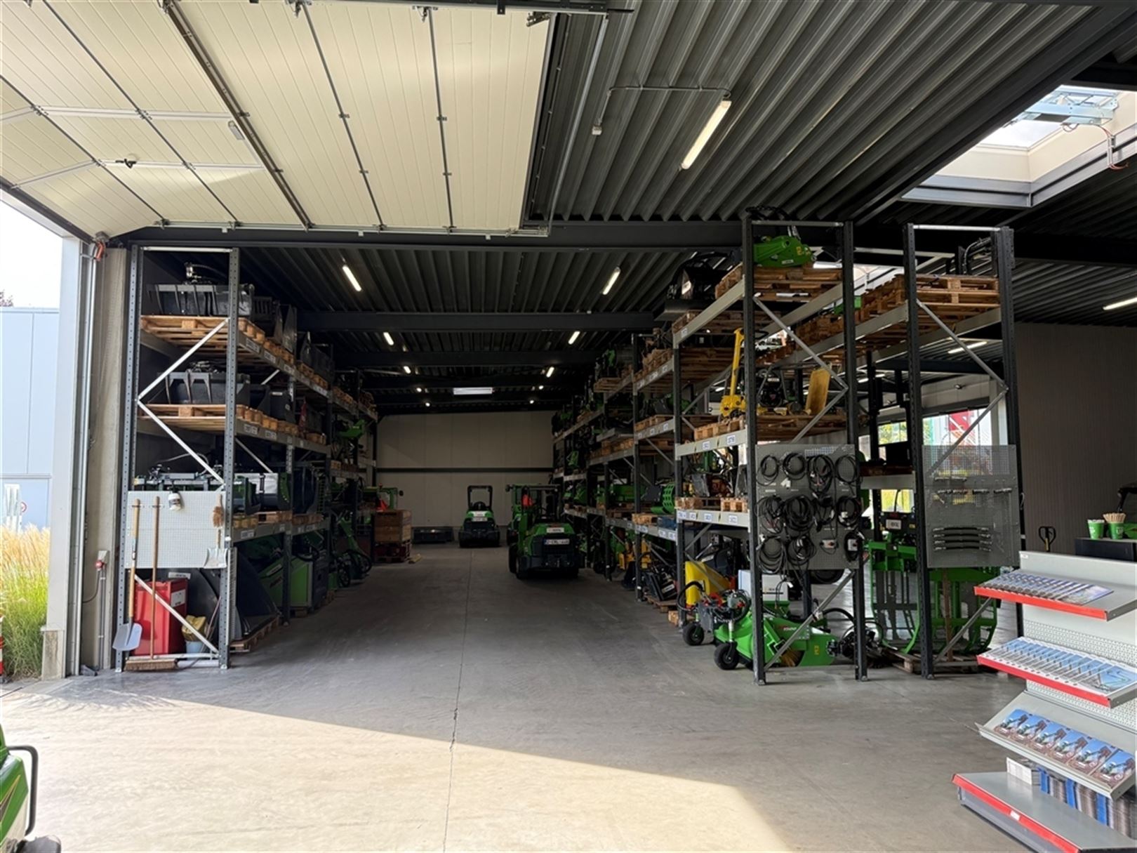 Industriële site met B2B-showroom te koop op zichtlocatie foto 12