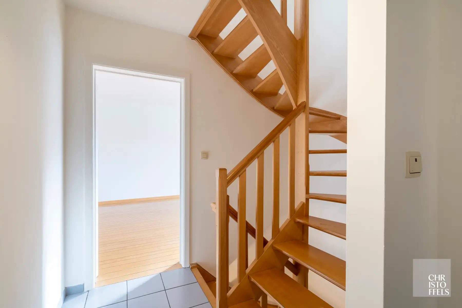 Gebouw voor gemengd gebruik van 572m² - Winkel/kantoor(49m²) - Werkplaats/magazijn(336m²) - Bovenwoning(187m²) foto 21